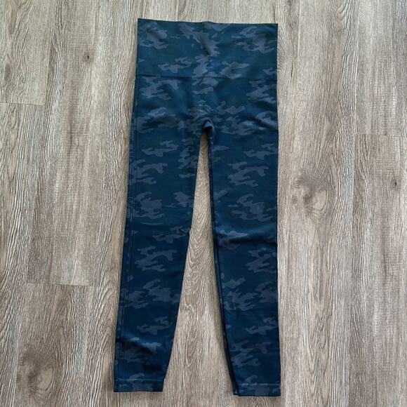 SPANX Look at Me Now Seamless Leggings Black Camo Size Large - Picture 2 of 4